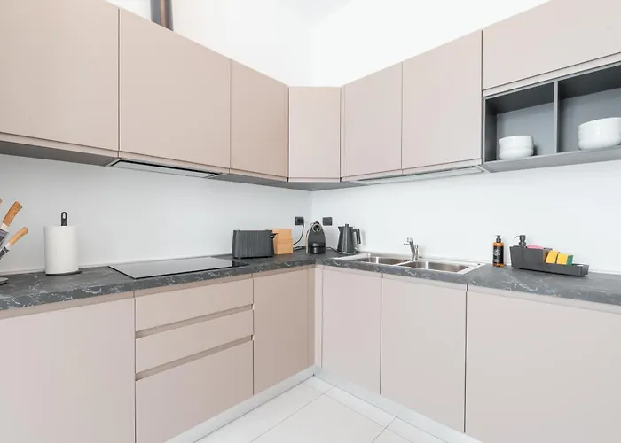 R Azalea House Apartment Como